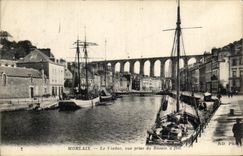 CPA Morlaix the Viaduct seen from of the Basin Boats
