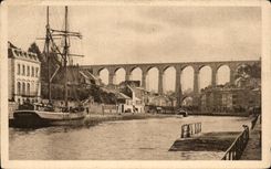 CPA Morlaix the Port And the Viaduct Boat