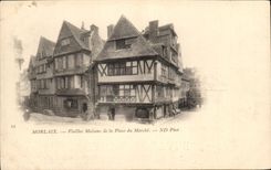 CPA Morlaix Old women Houses Of the Place Of the Market