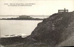 CPA Small island of the Large Bey Close St malo the Tomb of Chateaubriant