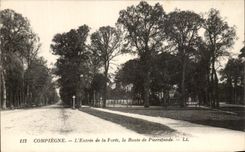 CPA Compiegne L'Entree De La Foret La Route De Pierrefonds