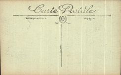 CPA Amisns Rue Victor Hugo et Abside de la Cathedrale Militaria
