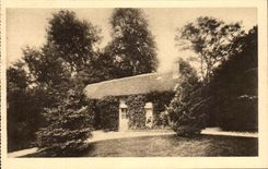 CPA Les Buissonnets Le Jardinet de Therese devant La Buanderie Lisieux