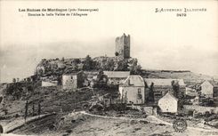CPA Les Ruines de Mardogne pres Neussargues Domine la belle vallee de l'Allagnon Auvergne Illustree