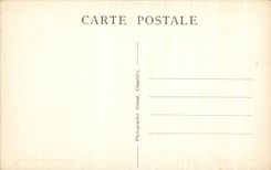 CPA Chambery La Rue de Boigne Les Portiques Au fond le Chateau des Ducs de Savoie
