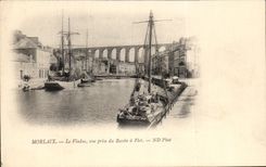 CPA Morlaix Le Viaduc vue prise du Bassin a Flot Bateaux