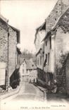 CPA Dinan La Rue du Petit Fort Fileuse (animee)