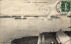 CPA Brest L'Escadre Saluant la terre Bateaux