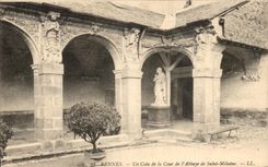 CPA Rennes Un Coin de la Cour de l'Abbaye de Saint Melaine