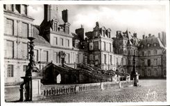 CPA Fontainebleau Le Palais L'Escalier en fer a cheval
