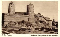 CPA Fougeres Le Chateau Tours Melusine et tour du Gobelin
