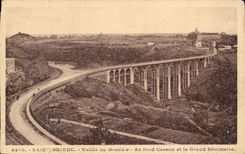 CPA Saint Brieuc Vallee du Gouedie Au fond Cesson et le Grand Seminaive