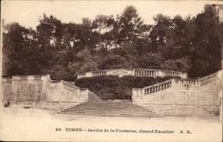 CPA Nimes Jardin De La Fontaine Grand Escalier