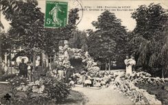 CPA Environs De Vichy Cusset Grottes et Parc Des Sources Des Fees