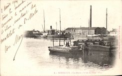 CPA Bordeaux Les Docks Bateau