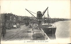 CPA Bordeaux Un Coin des Quais Bateau