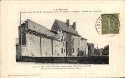 CPA St Emilion Ancien Logis Malet de Roquefort Pres de L'Eglise Collegiale adosse aux Remparts 