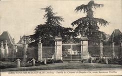 CPA St Julien Beychevelle Entree du Chateau de Beychevelle route Bordeaux Pauillac