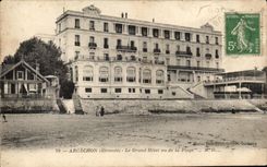 CPA Arcachon Le Grand Hotel vu de la Plage