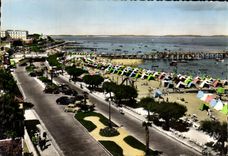 CPSM Arcachon Vue Generale De La Plage Et Des Boulevords Promenade