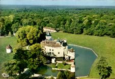 MODERN CARD Beautiful Castles Of the Gironde the castle De Labrede Labrede Seen Air