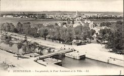 CPA Ouistreham Vue Generale Le Pont Tournant et la Ville Bateau