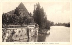 CPA La Haye Descartes L'ancienne eglise et la Creuse en Amont