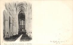 CPA Tours the Nave Of the Cathedral