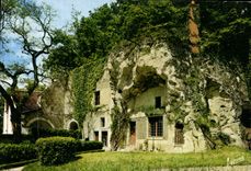 CPM Les Merveilles Du Val De Loire En Touraine Maison Troglodyte