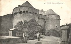 CPA Brest Entree du Chateau Soldats Militaria