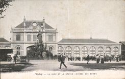 CPA Vichy Train station And Statue