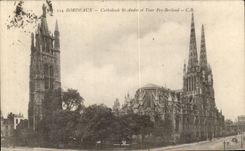 CPA Bordeaux Cathedrale St Andre Et tour Pey Berland