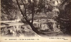 CPA Bordeaux Un Coin du Jardin Public