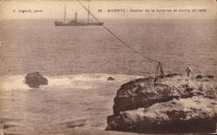 CPA Biarritz Rocher de la Surprise et Navire en rade Bateau