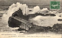 CPA Biarritz Double Vague au Rocher de la Vierge 