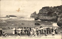 CPA Biarritz Artistique Le Bain au Port Vieux