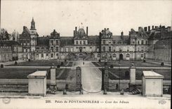 CPA Foret De Fontainebleau Cour des Adieux 
