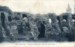 CPA Saintes Arenes Romaines Cotes Est des Ruines 