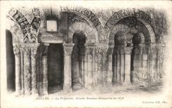 CPA Angers La Prefecture Arcades Romanes decouvertes en 1836