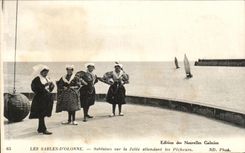CPA Sables d'Olonne Sablaises on the Pier awaiting the Sinners Folklore