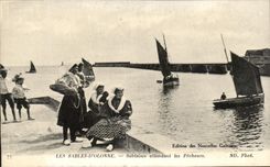CPA Sables d'Olonne Sablaises awaiting the Sinners Folklore Costume