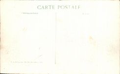 CPA Un pretre belpe en equipement de guerre Militaria