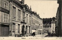 CPA Epinal La Rue et l'Hotel de Ville