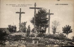 CPA Lourdes Station du Calvaire Jesus meurt sur la Croix Les Pyrenees