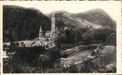 CPA Lourdes La Basilique et la Gave