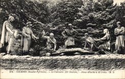 CPA Lourdes Le Calvaire Jesus attache a la Croix