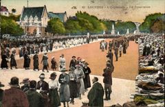 CPA Lourdes L'Esplanade la procession