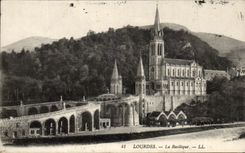 CPA Lourdes La Basllique 