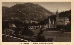 CPA Lourdes La Basilique le Ville et le Pic du Jer