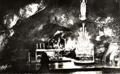 CPA Lourdes La Grotte Miraculeuse de Nuit